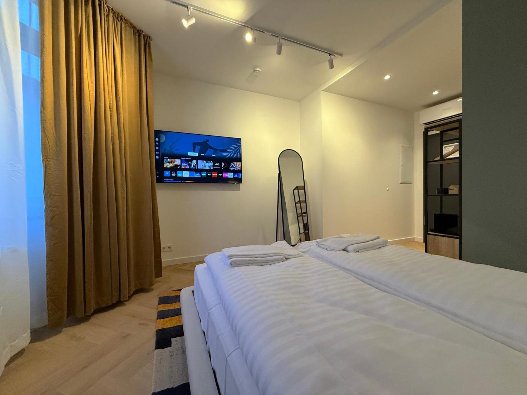 Stayzz By Homyzz - Modern Studios Alsterdorf -Winterhude- Stadtpark Hamburgo Exterior foto